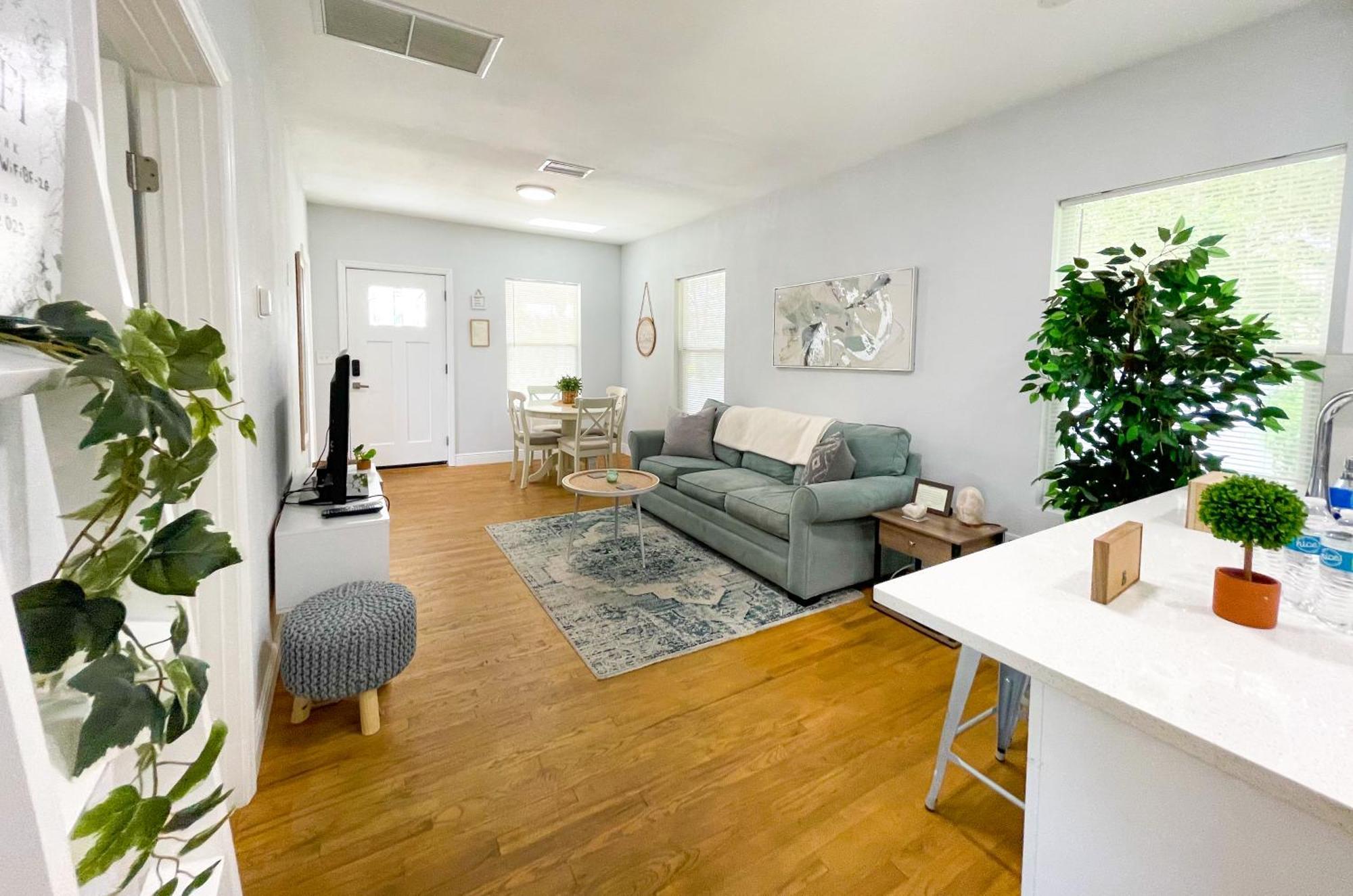 Cozy Stylish Chic Ybor, Dt Location Holiday home