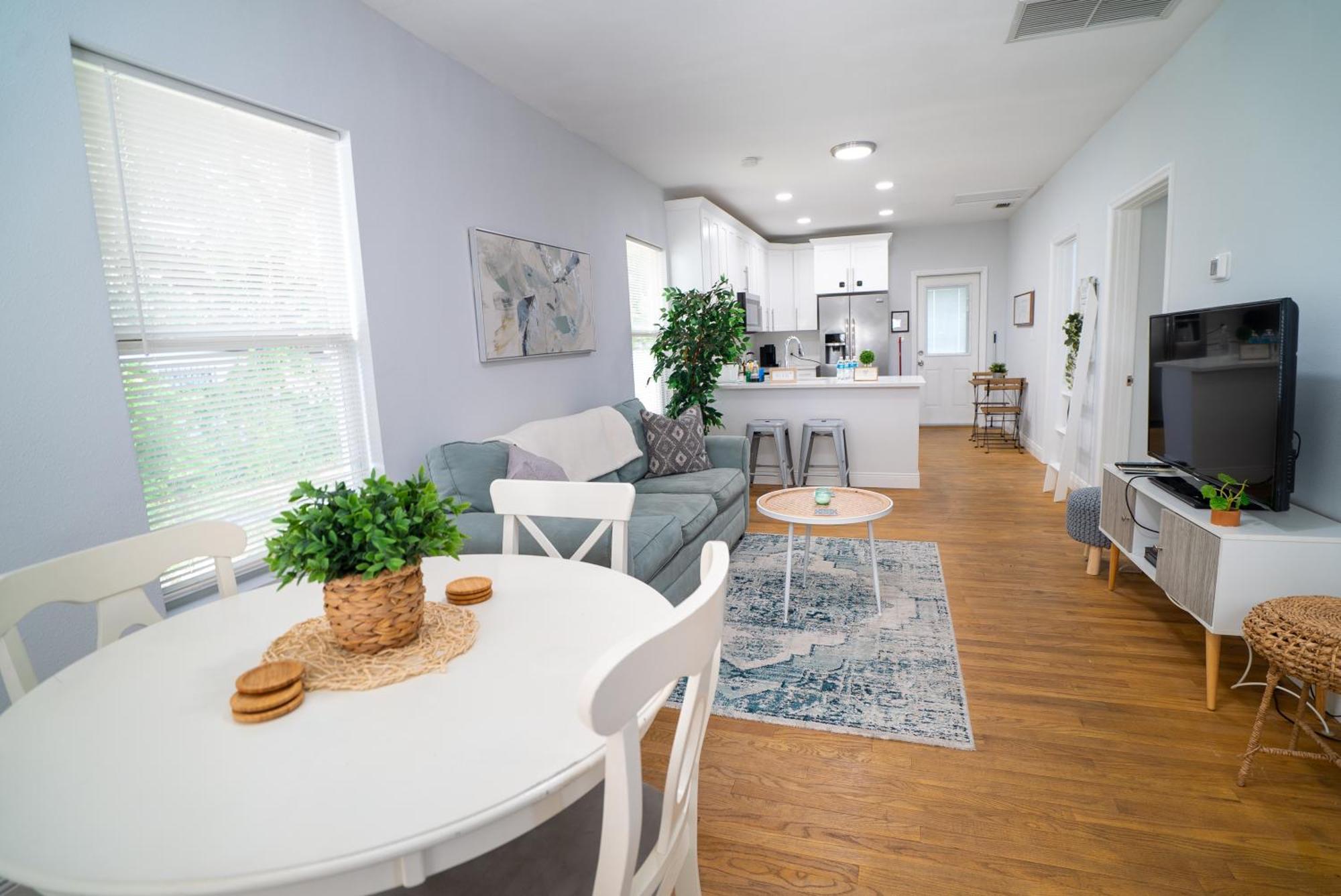 Cozy Stylish Chic Ybor, Dt Location